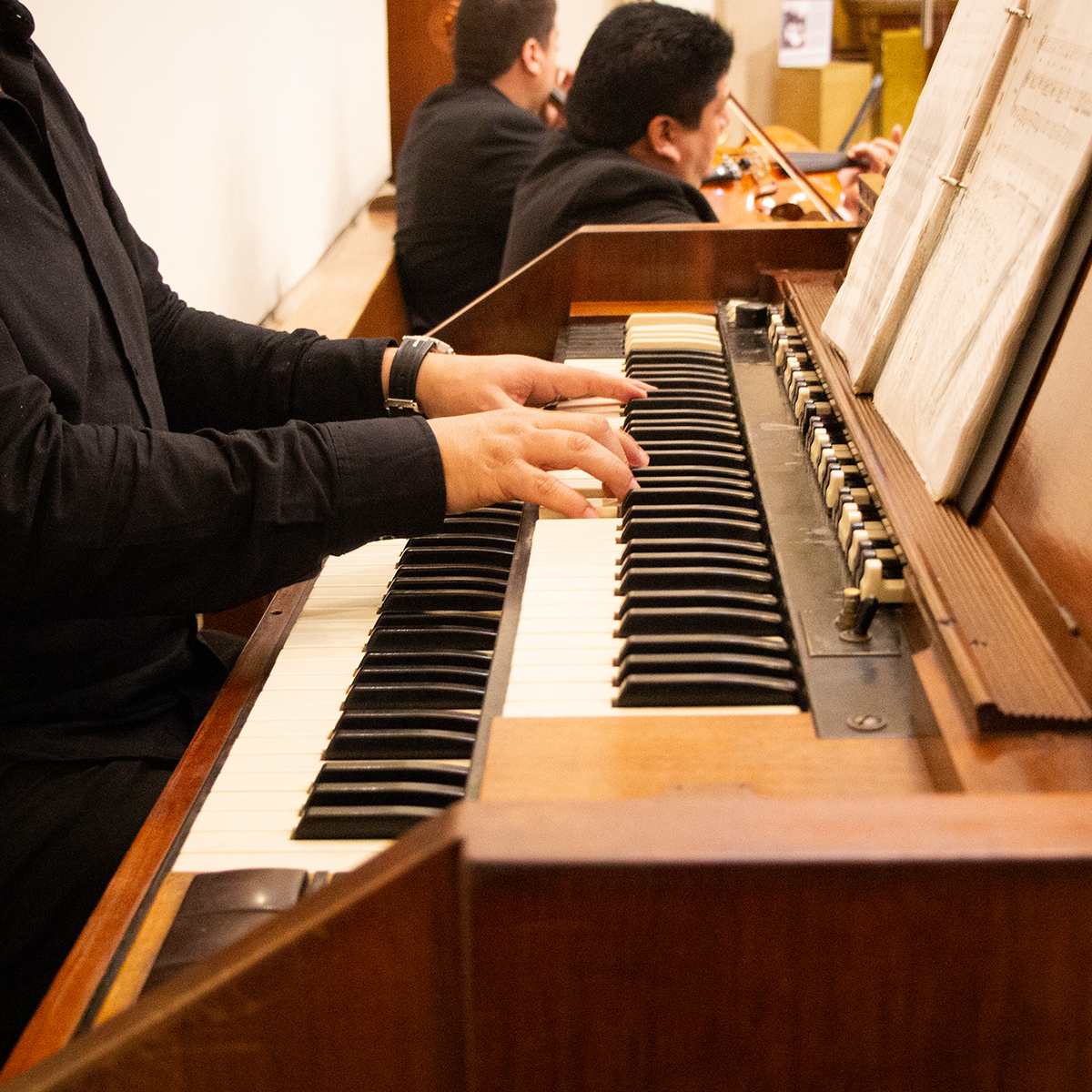 Pianista ODRES tocando en boda